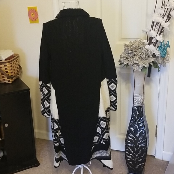 Absolutely fabulous Vince long sweater - Picture 5 of 9